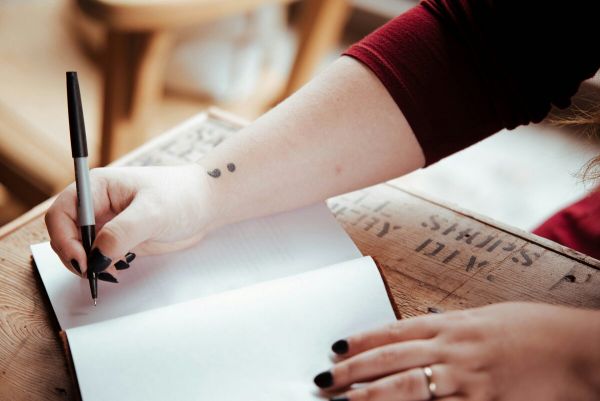 girl writing down her feelings as she recovers from mental health issues