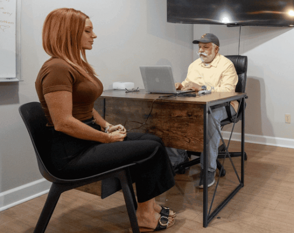 client and therapist does a session for mental health recovery