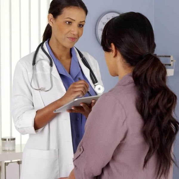 doctor-talking-with-client