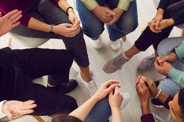 hero-group-therapy-session-min-scaled