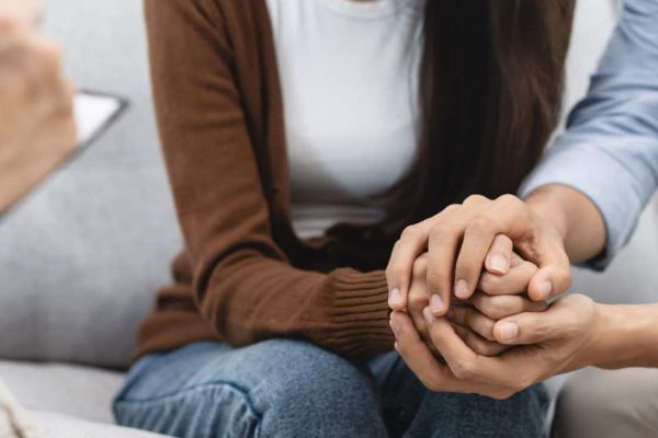 A couple discuss Tricare rehab in Nashville.