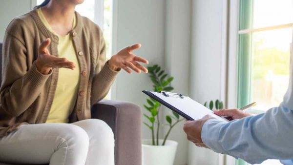 Client talking to therapist during counseling in Nashville.