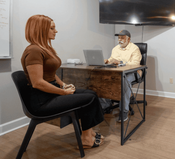 client and therapist does a session for mental health recovery