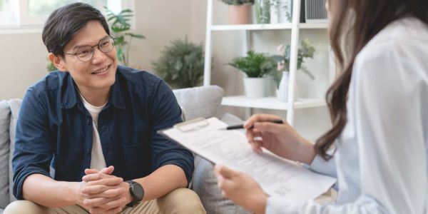 A man recieves individualized therapy through Nashville mental health partners.